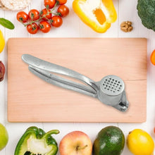 Crush Garlic with Ease: Lightweight Aluminum Garlic Press (1 Pc) - Justgrabit Inc.