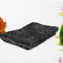 Pet Soft Cat Dog Blanket / Towel (110×70 Cm / 1 Pc / Mix Color & Design) - justgrabit.in | Just Grab It