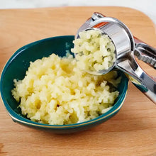 Crush Garlic with Ease: Lightweight Aluminum Garlic Press (1 Pc) - Justgrabit Inc.