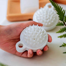Comb Scalp Massage Brush, Hair brush, Hair Comb, Shower Brush, Bath Massage Brush, Small Portable Brush Washable Massage Comb Bath Shampoo Massages Effectively Remove Loose Short Hair, Hair accessories - Justgrabit Inc.