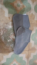 NON - SLIP SILICONE RAIN REUSABLE ANTI SKID WATERPROOF FORDABLE BOOT SHOE COVER (MEDIUM/ Mix Color) - Justgrabit Inc.
