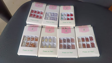 Glitter 3D Floral Press - On Artificial Nail Tips with Nail Glue fake nails (1 Set) - justgrabit.in | Just Grab It