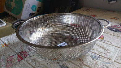 Stainless Steel Colander with Handle, Large Strainer Basket for Kitchen (25.5 cm) - Justgrabit Inc.