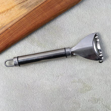 Stainless Steel Fruit & Vegetable Peeler with Serrated Blade (1 Pc) - justgrabit.in | Just Grab It