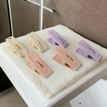 Cloth Drying Rope with Clips – Convenient and Durable Hanging Solution (7 Pc Set) - justgrabit.in | Just Grab It