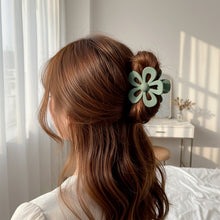 Flower Shaped Hair Claw Clip – 1 Pc - justgrabit.in | Just Grab It